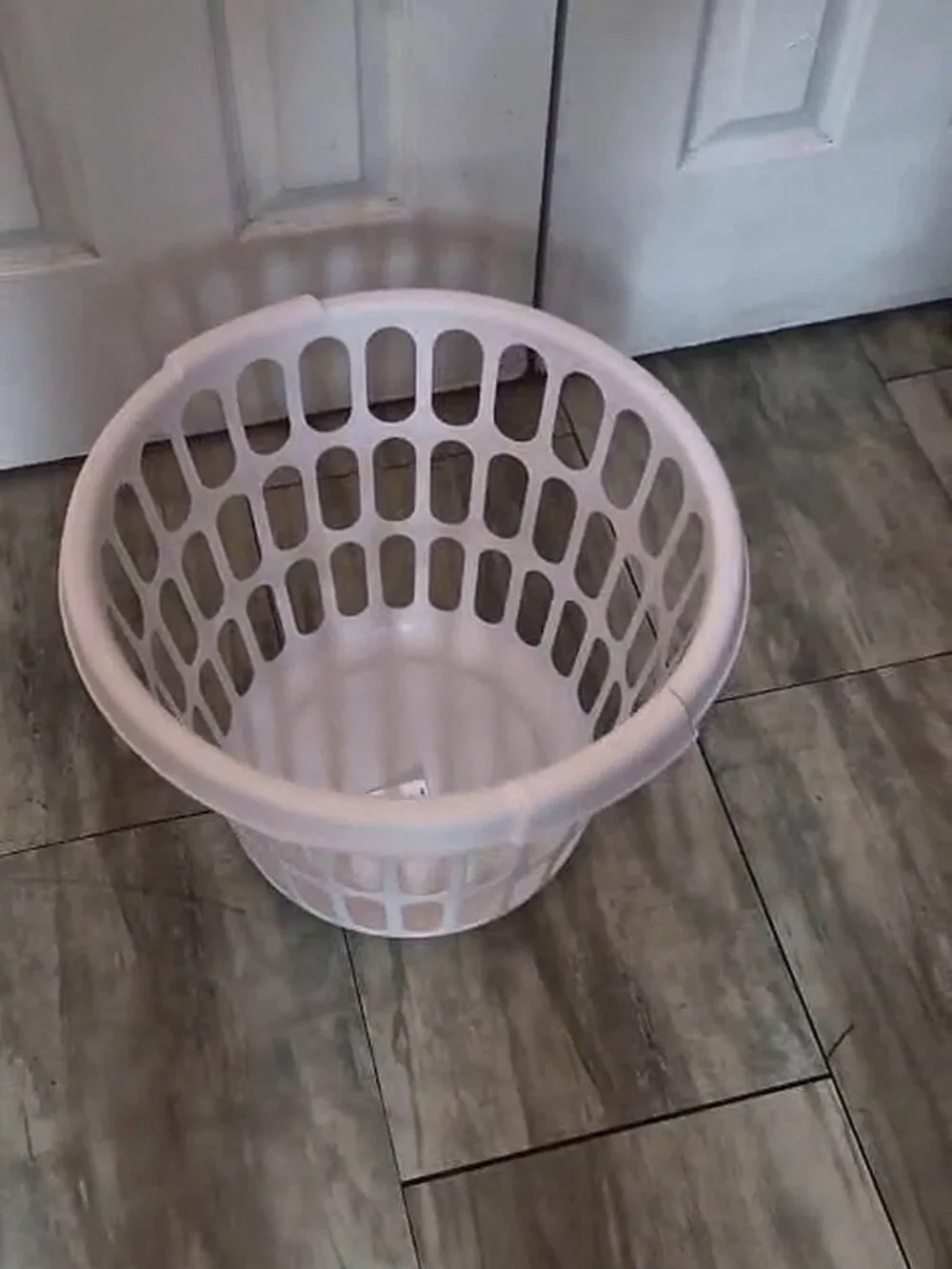 Starplast Round Laundry Basket - White (1 Bushel)